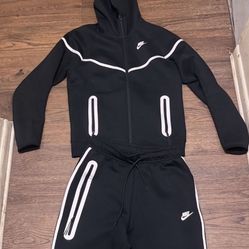 Reflective Nike Tech Set Trades Accepted !