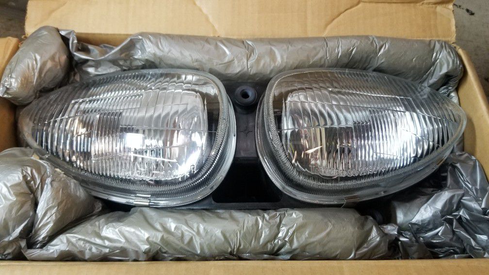 Triumph Daytona head light assembly new in box