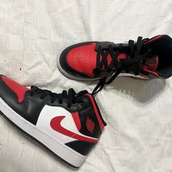 Jordan 1 Mid