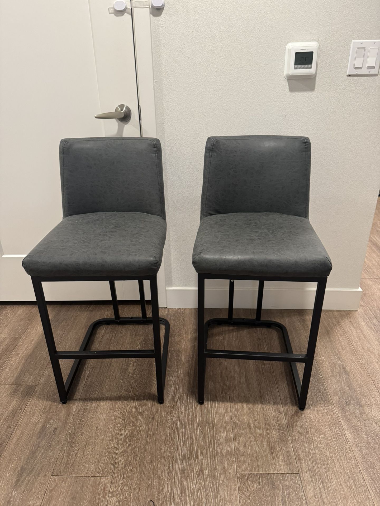 2 Stools +Very High Quality+