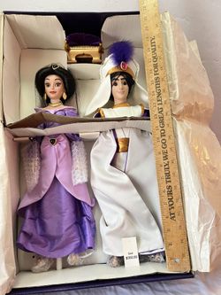 Disney Catalog Aladdin Jasmine Huge Porcelain Collectible Doll Set Music Box