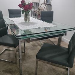 Table With Chairs Modern Glass Looks New Barely Used