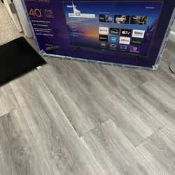 ROKU 40” Tv BRAND NEW 