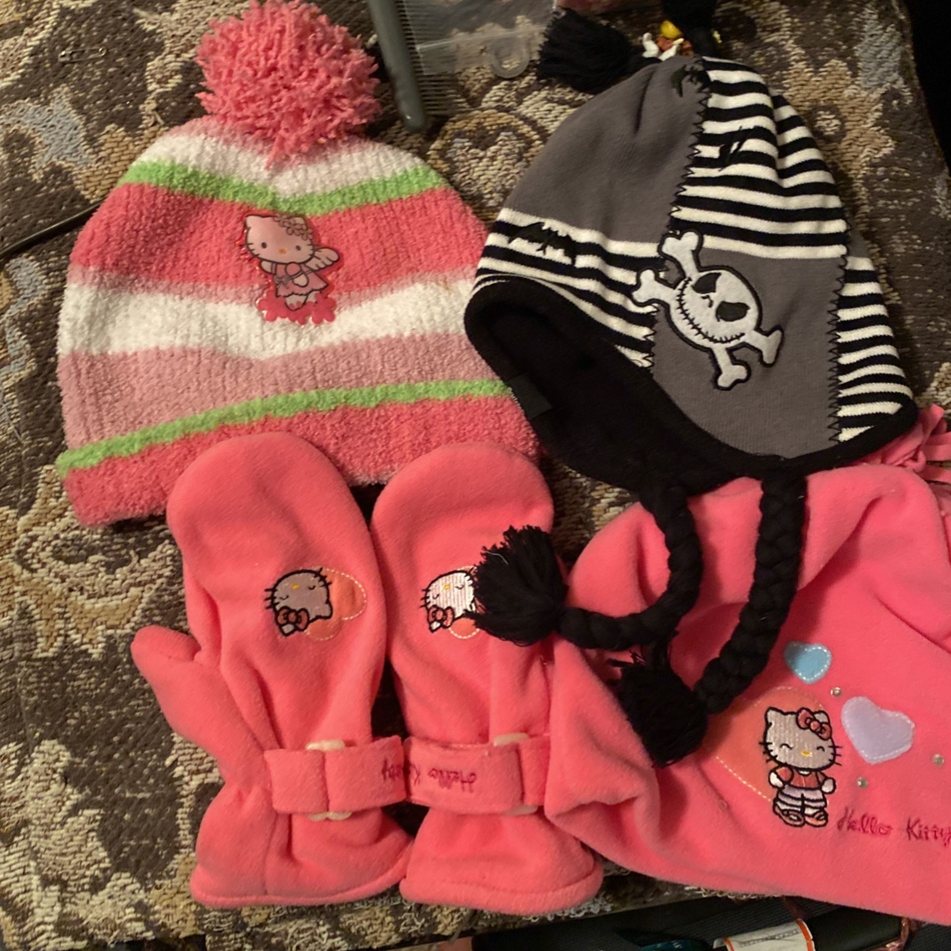 Hello Kitty Hat And Gloves Set,