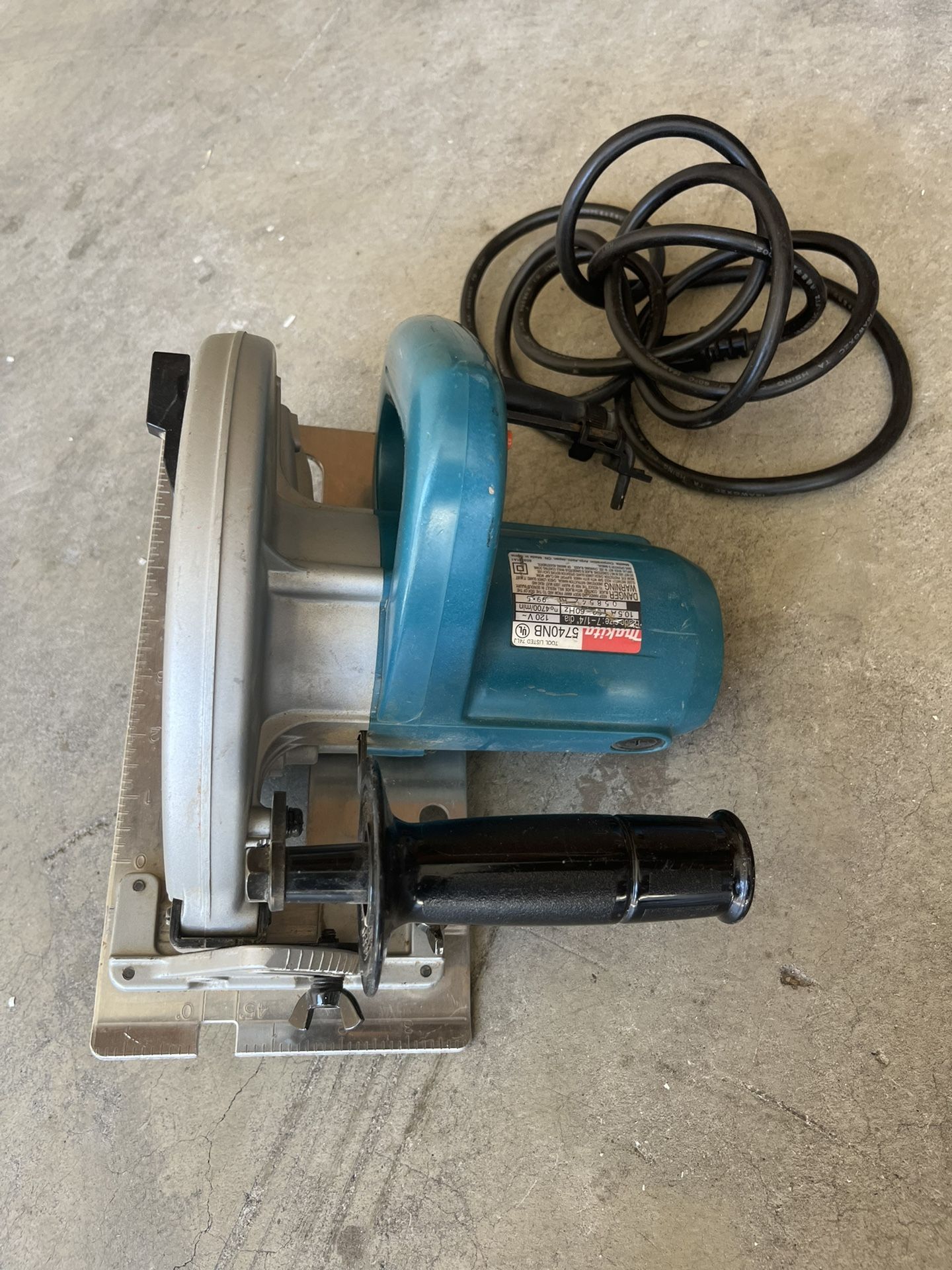 Makita 5740NB 10.5 Amp 7 1 4 in. Corded Circular Saw for Sale in Elk Grove CA OfferUp