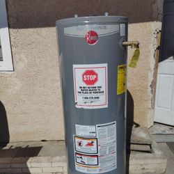 RHEEM 40 GALLON WATER HEATER FREE INSTALL & HOSES
