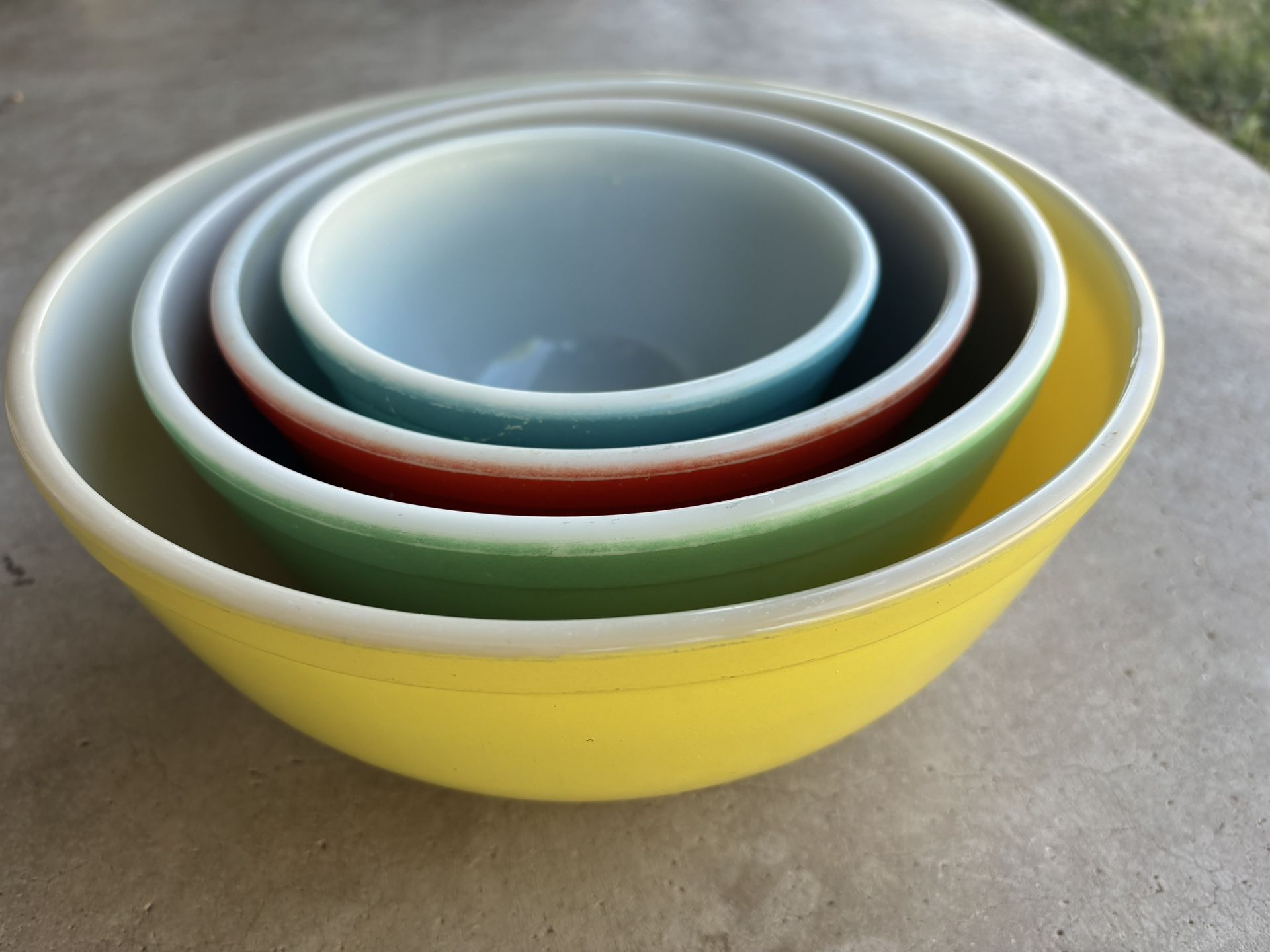 Pending Pick Up** Vintage Pyrex Primary Nesting Mixing Bowls Set Of 4
