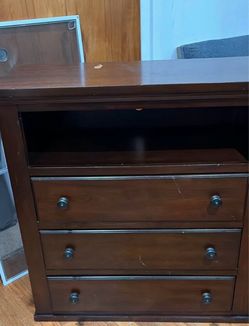Dresser