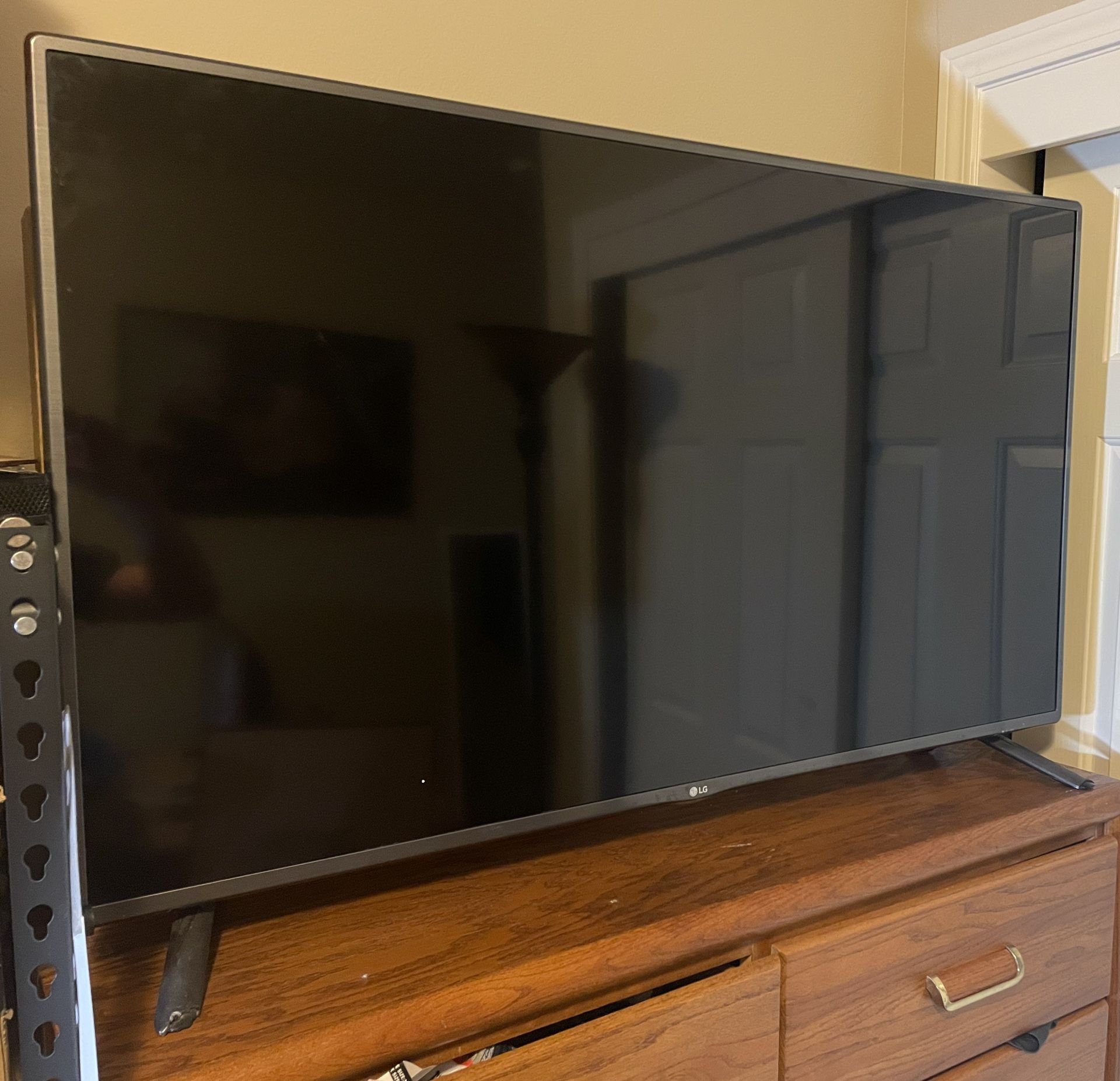 50 Inch LG TV 2015 Model w Remote