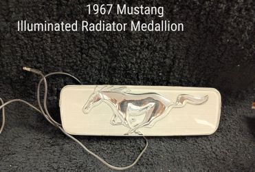 Vintage 1967 Mustang Radiador Medallion
