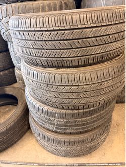 215/55r17 Kuhmo tires en Excelentes Conditiones de Vida las 4