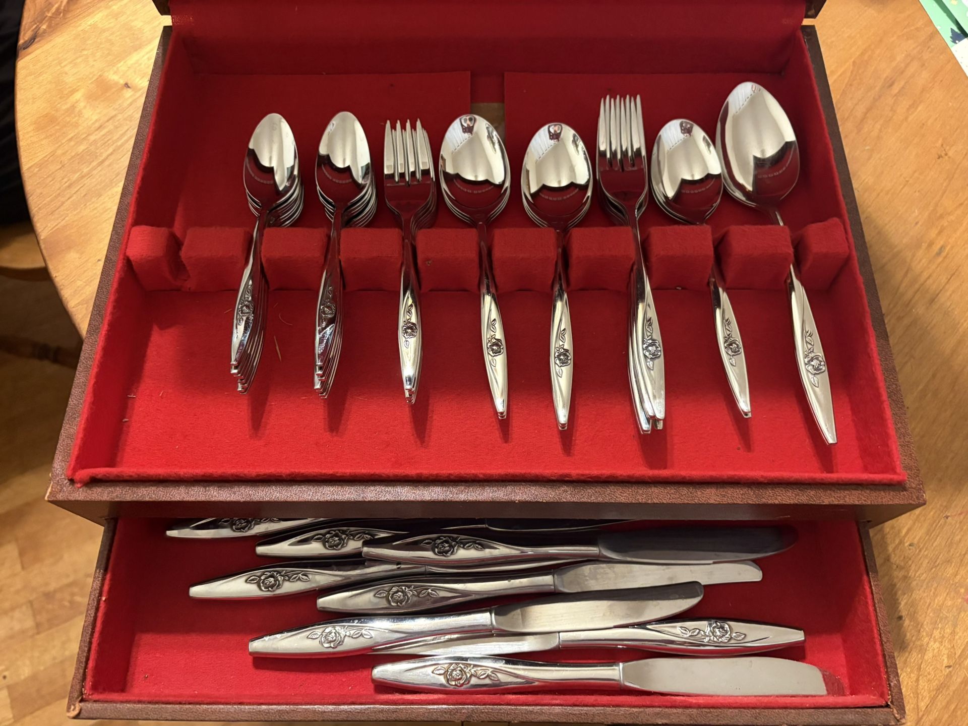 Desert Rose Flatware Service Of 8