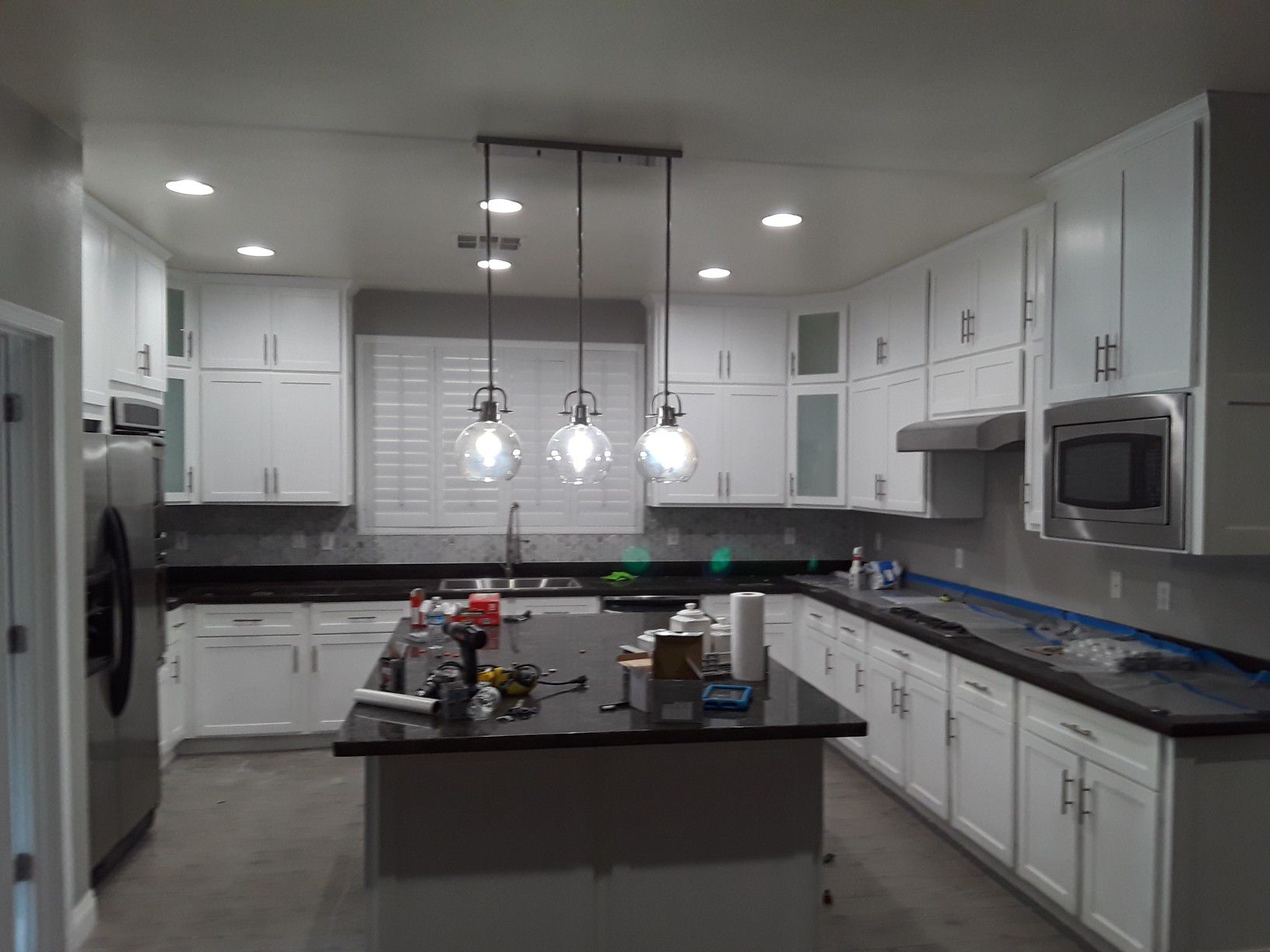 Kitchen cabinets, granite and laminate floor