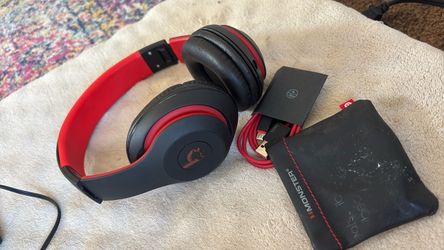 Vintage monster beats with charge