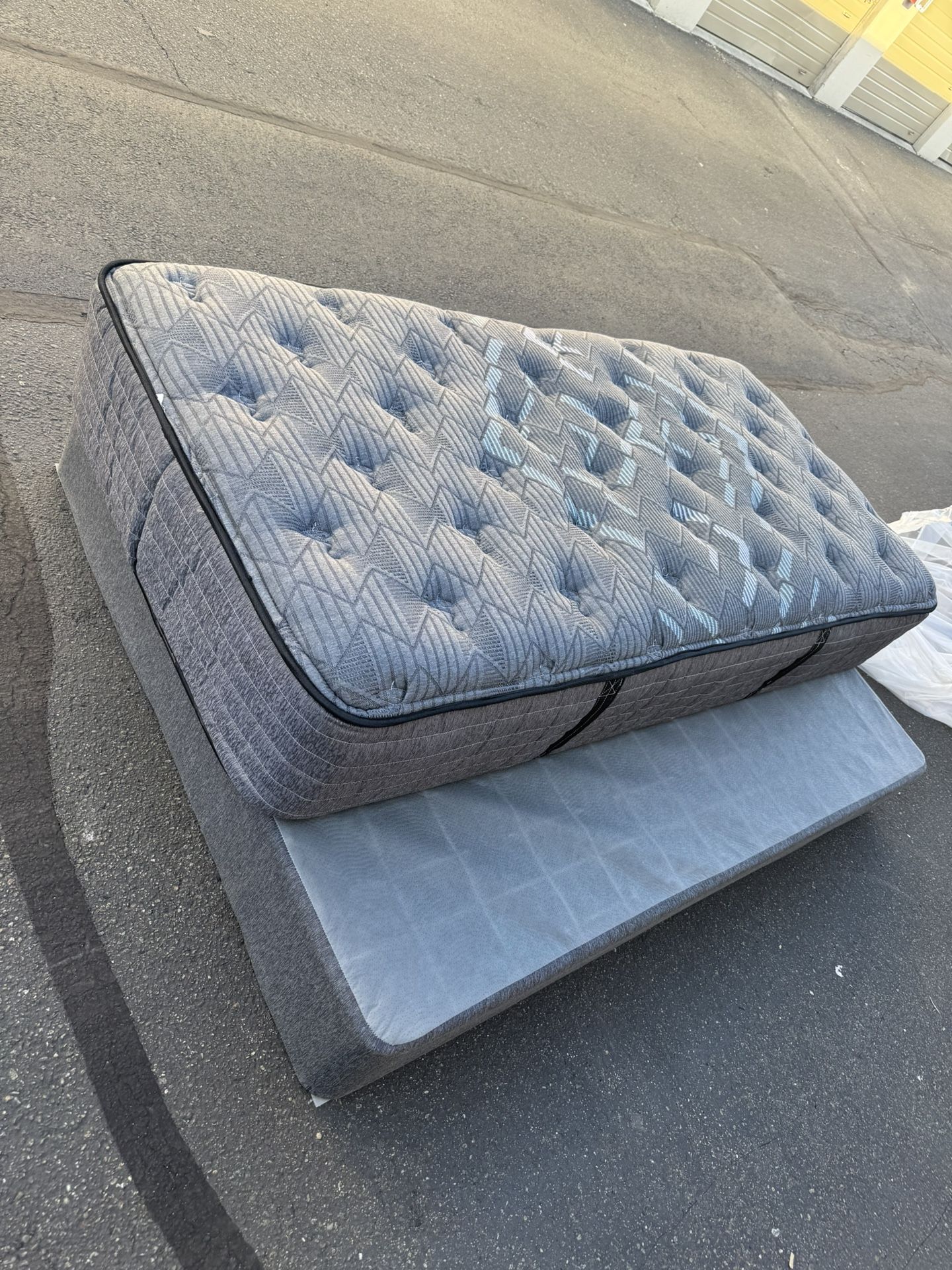 Twin xl mattress (comfort care) Medium Firm