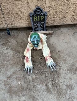 Halloween Zombie Crawling Ground Breaker Decoration