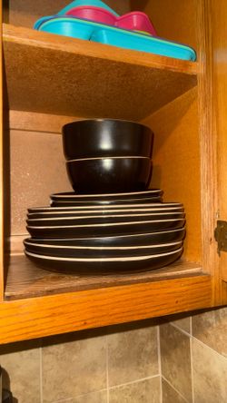 plates and bowls