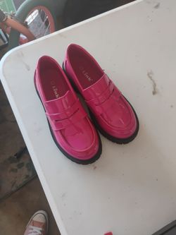 Link patent leather shoes