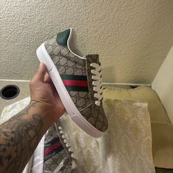 Gucci Shoes size 9 (42 EU)