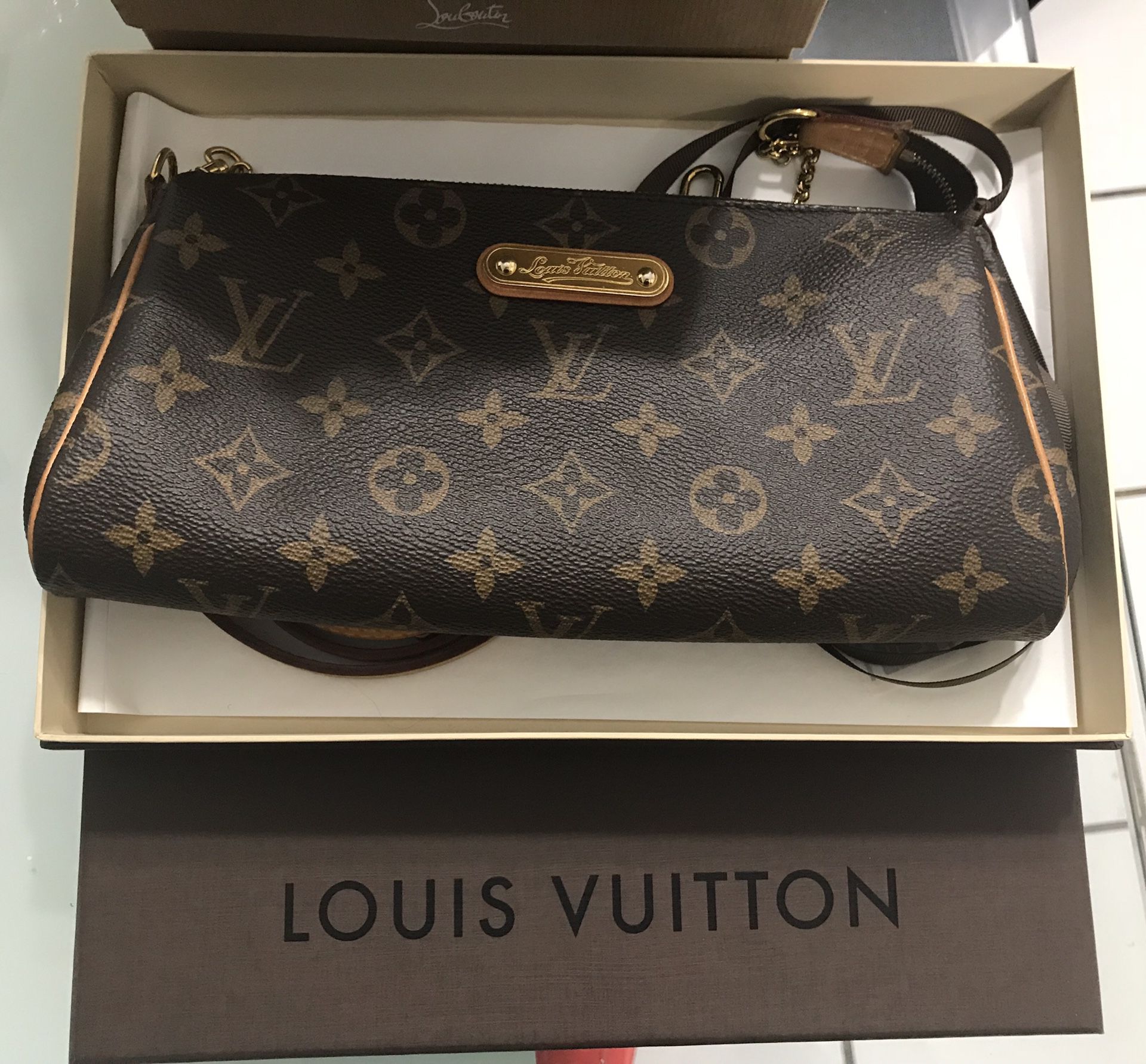 Louis Vuitton Estrela Noir for Sale in Yorba Linda, CA - OfferUp