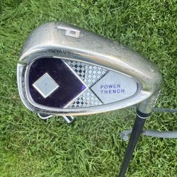 Ladies RH Pitching Wedge by ONOFF Smooth Kick LP-4211 (LIKE NEW)