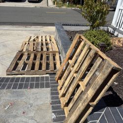 4 Free Pallets