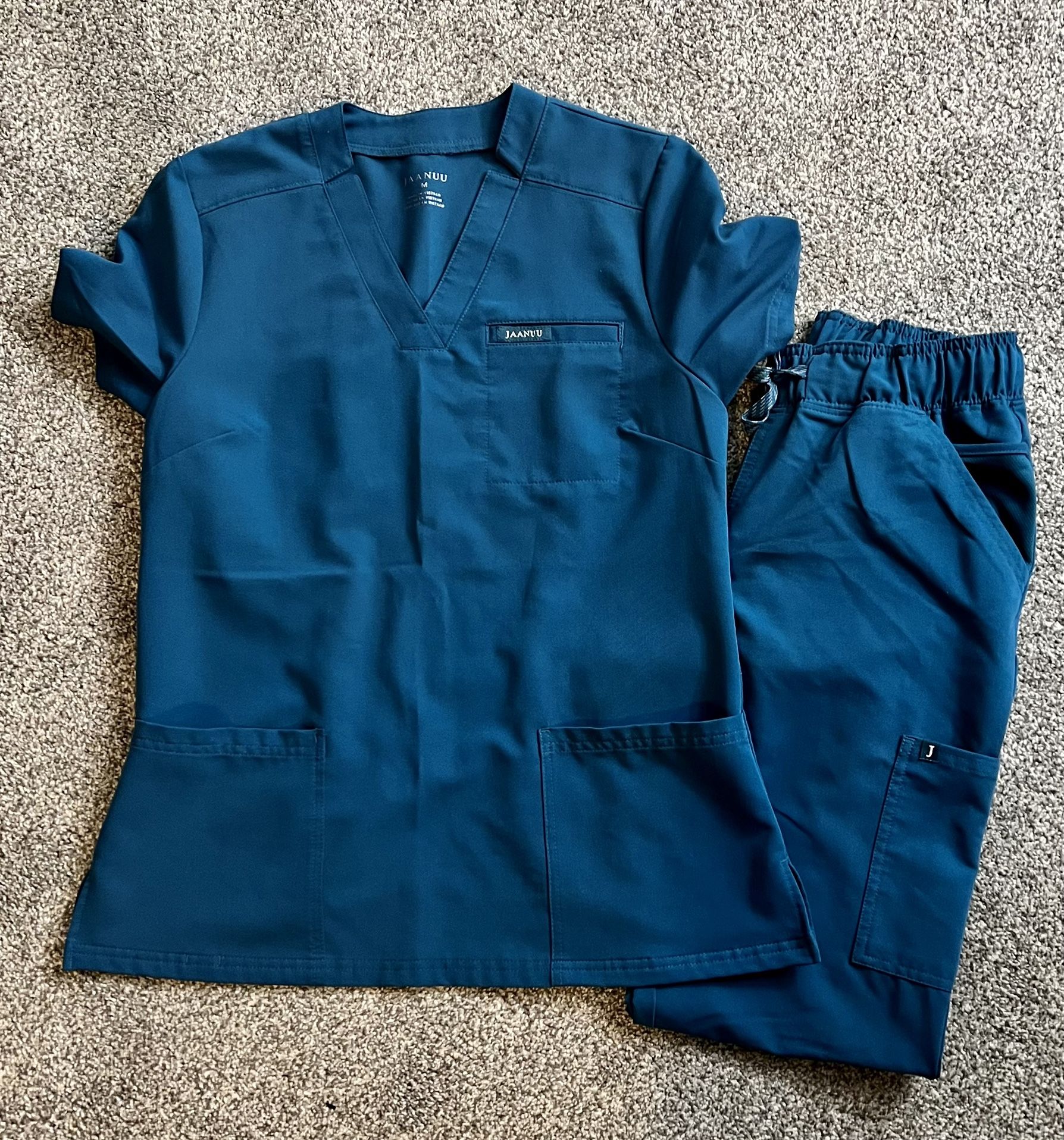 CB Jaanuu Scrub Set 