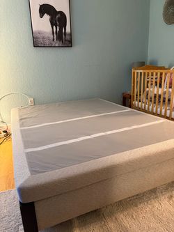 Queen-size adjustable base, upholstered