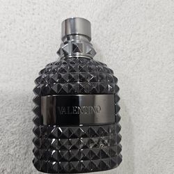 Valentino Oumo intense