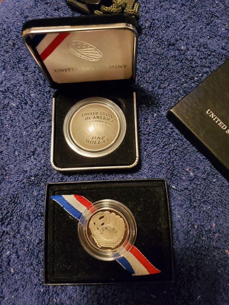 Baseball ⚾️Hall Of Fame COMMERATIVE PROOF SILVER DOLLAR And Proof Clad Half Dollar.
