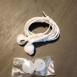 Same Earphones 