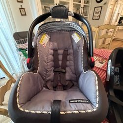 Gracias Snugride Snug lock 35 infant Car Seat