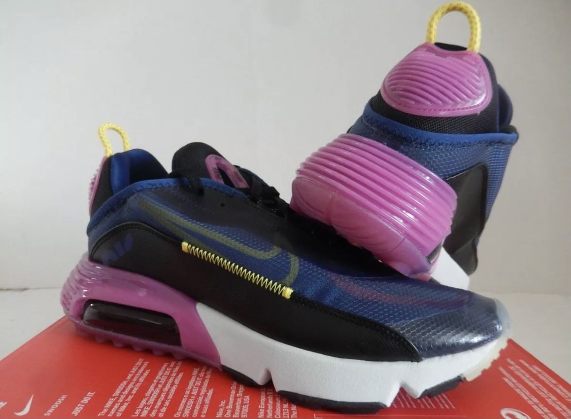 NIKE SIZE 10 .5 BRAND NEW