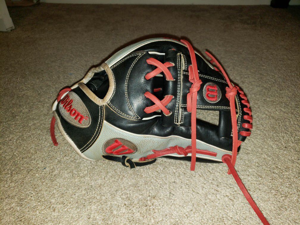 Wilson A2000 11.75inch Limited Edition Glove of the Month Baseball Glove Relaced