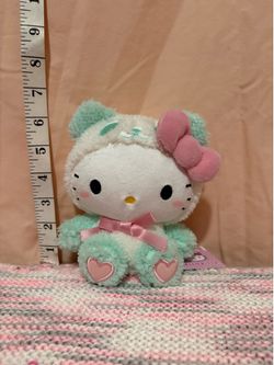 Hello Kitty Round 1 Plushie