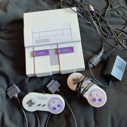 SNES Console + 2 Controllers