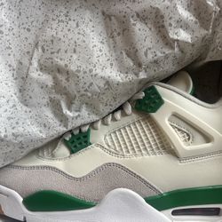 Pine Green Nike SB Jordan 4 