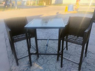 Outdoor Bar Height Table and 2 Chairs Set$50 delivery available