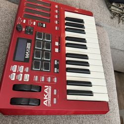 Akai Professional Max 25