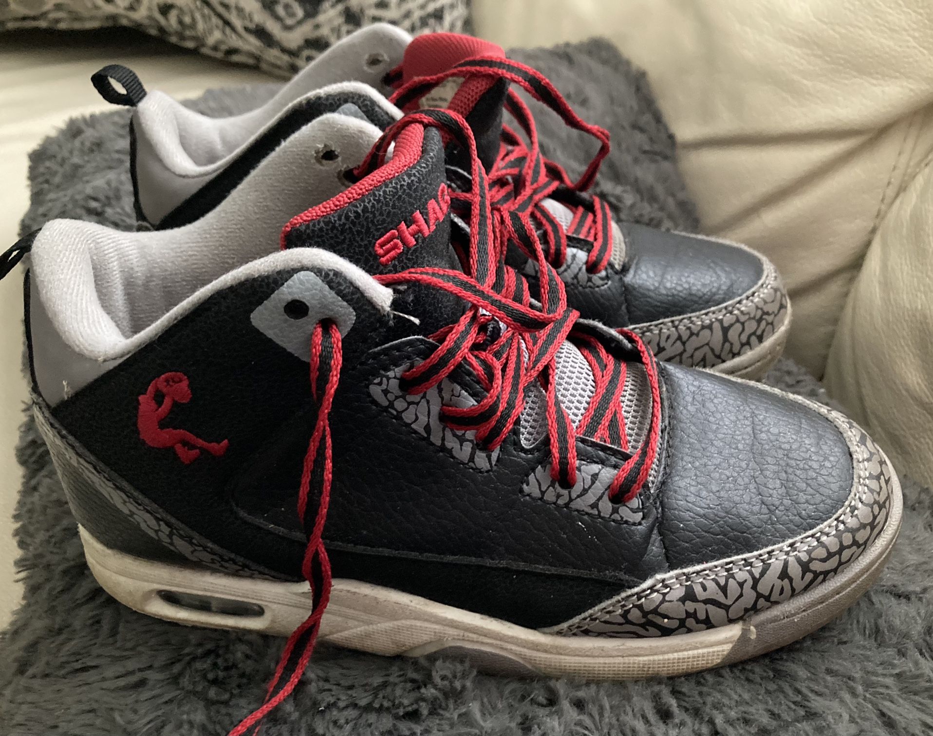 Shaq shoes that look like jordans outlet
