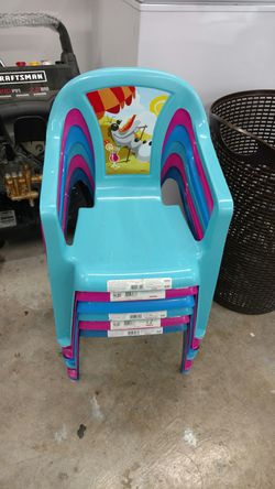 Set up 6 Kids chairs like new condition