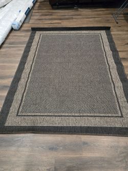 Ravenna Indoor/Outdoor Rug, Geo Border Charcoal 5x7