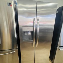 Frigidaire 33” Refrigerator