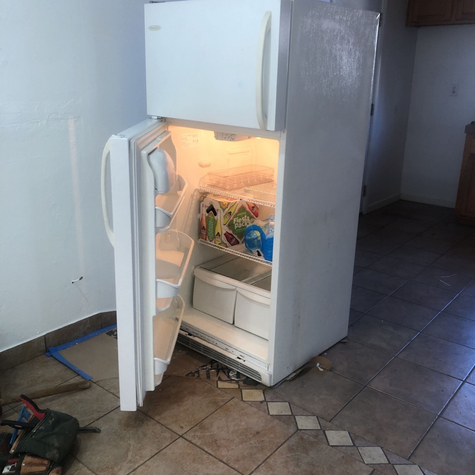 Frigidaire Refrigerator Works Perfectly Fine. 65 “1/2 Heights By 30” Width 30” Wide