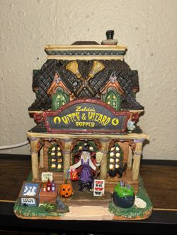 LEMAX SPOOKY TOWN - ZELDA'S WITCH AND WIZARD SUPPLY - 35601 Retired - Lights up