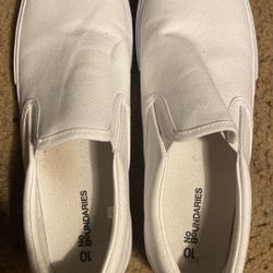 Size 10 Women No Boundaries White Shoes 
