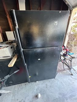 Free Refrigerator - works well