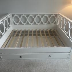 Pottery Barn Teen Daybed And Trundle 