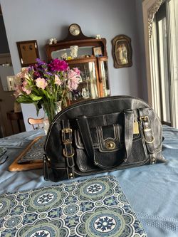 COACH HANDBAG.    $240