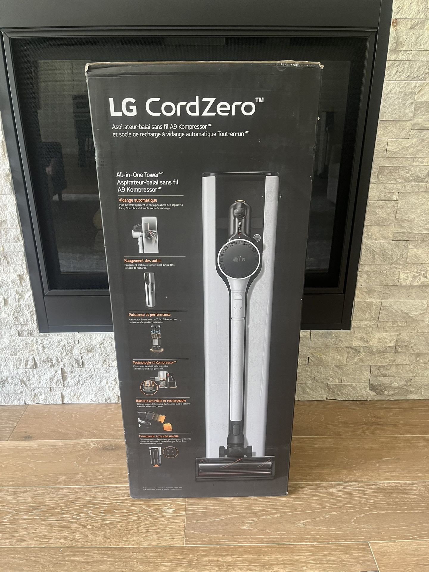 LG - CordZero All-in-One Cordless Stick Vacuum with Dual Floor Max Nozzle - Essence White comes with extra attachment for the Hardwood that was not in